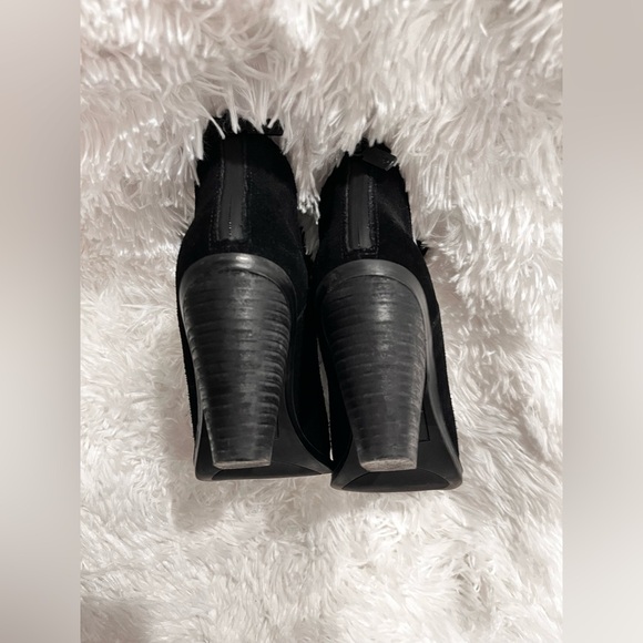 BLONDO Ankle boots- Suede- Black- 3 inches heel- Block Heel Size:6 Like New - Picture 6 of 7